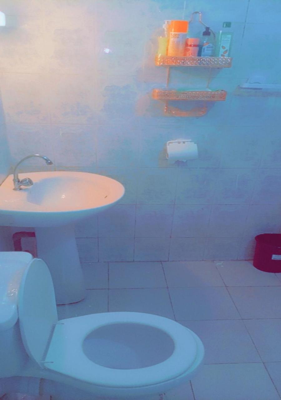 Tres Belle Toilette Interieure A Ouest Foire * Dakar